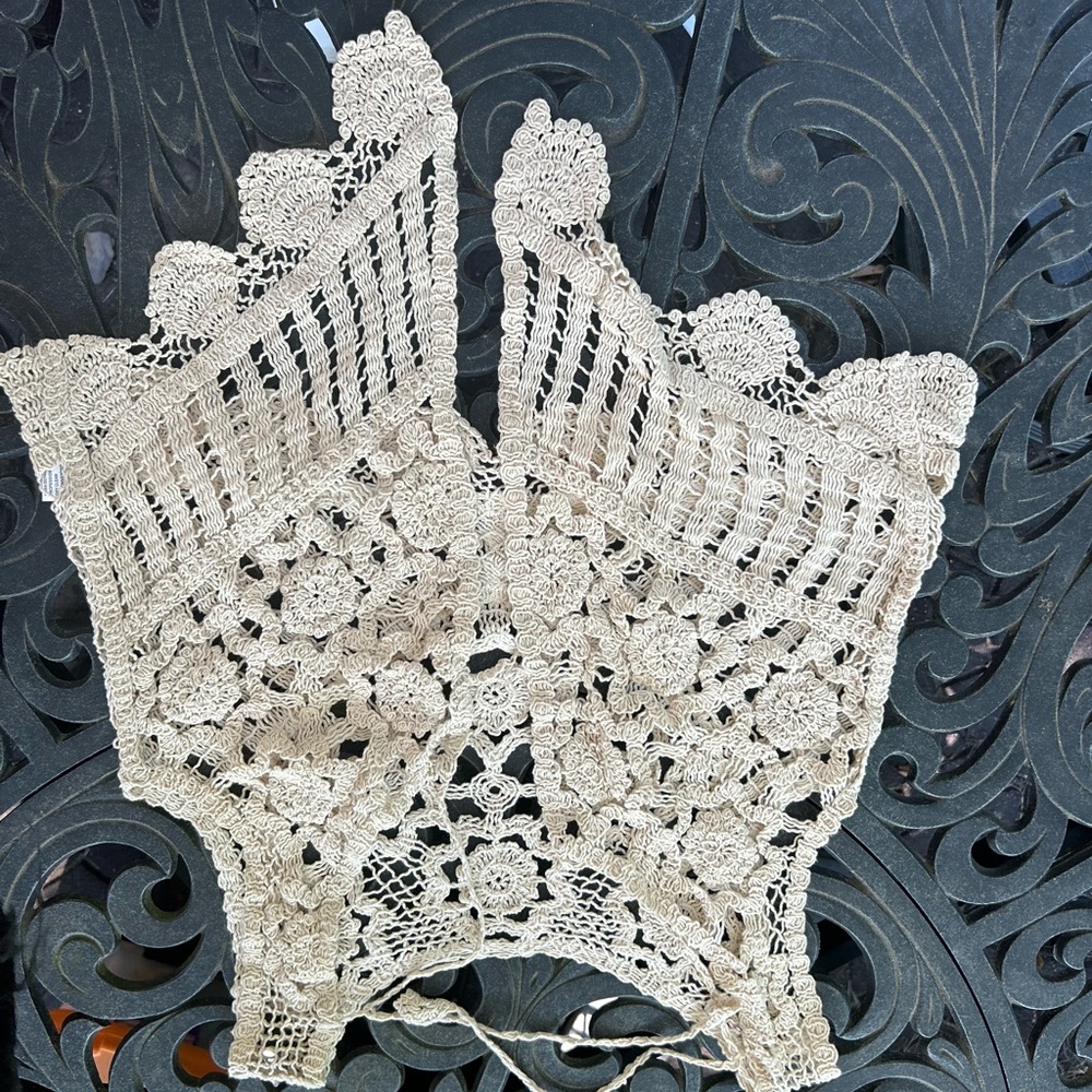 9PM Intricate Crochet Lace Gloves in Cream